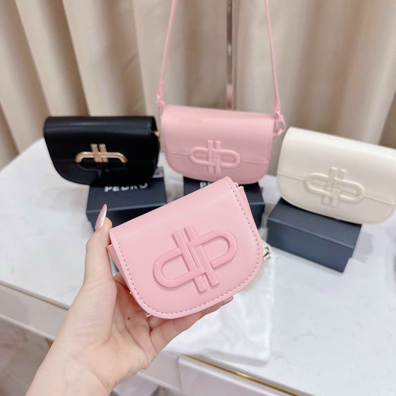 Túi mini, túi đeo chéo nữ hoạ tiết logo túi peroo đủ màu da lì , thích hợp đi chơi hay có thể cho bé làm túi bé