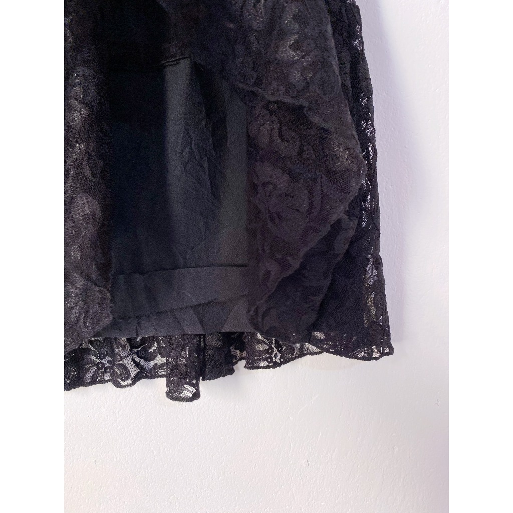 Chân váy ren đen đuôi cá dáng dài secondhand