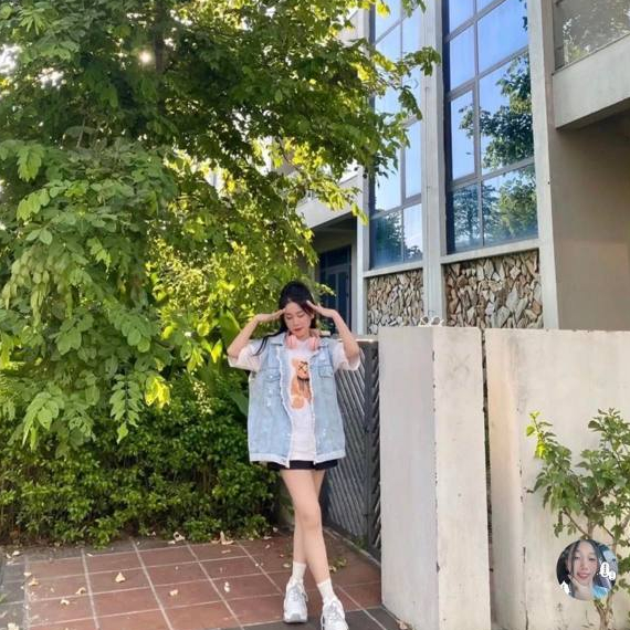 Áo Gile Jeans Nữ Dáng Hàn Áo Khoác Bò Nữ Dáng Dài Rách Tua Rua Ulzzang Hàn Quốc  ANIESHOP688