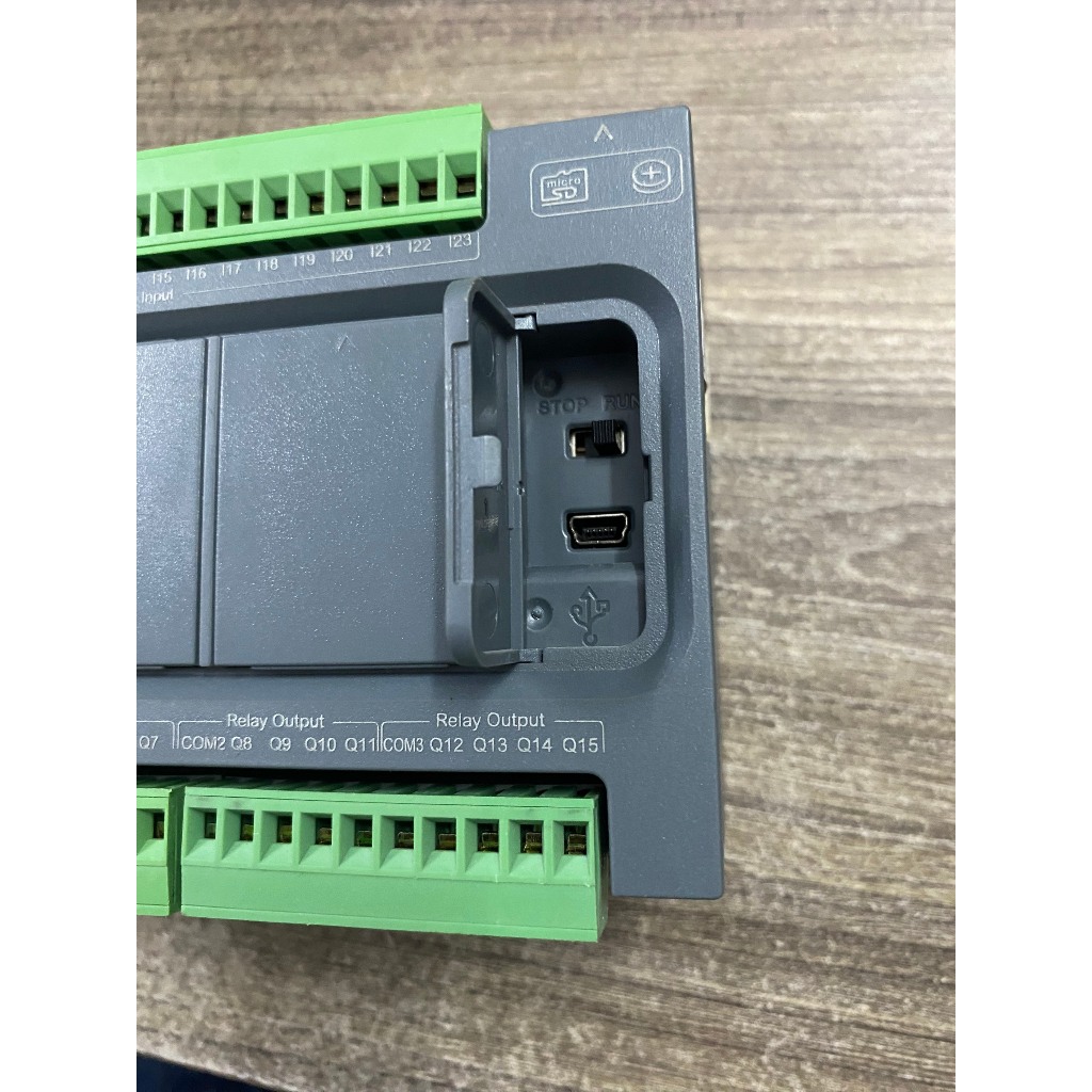 PLC  SCHNEIDER  TM200CE40R  ngõ ra RELAY  40I/O tháo máy