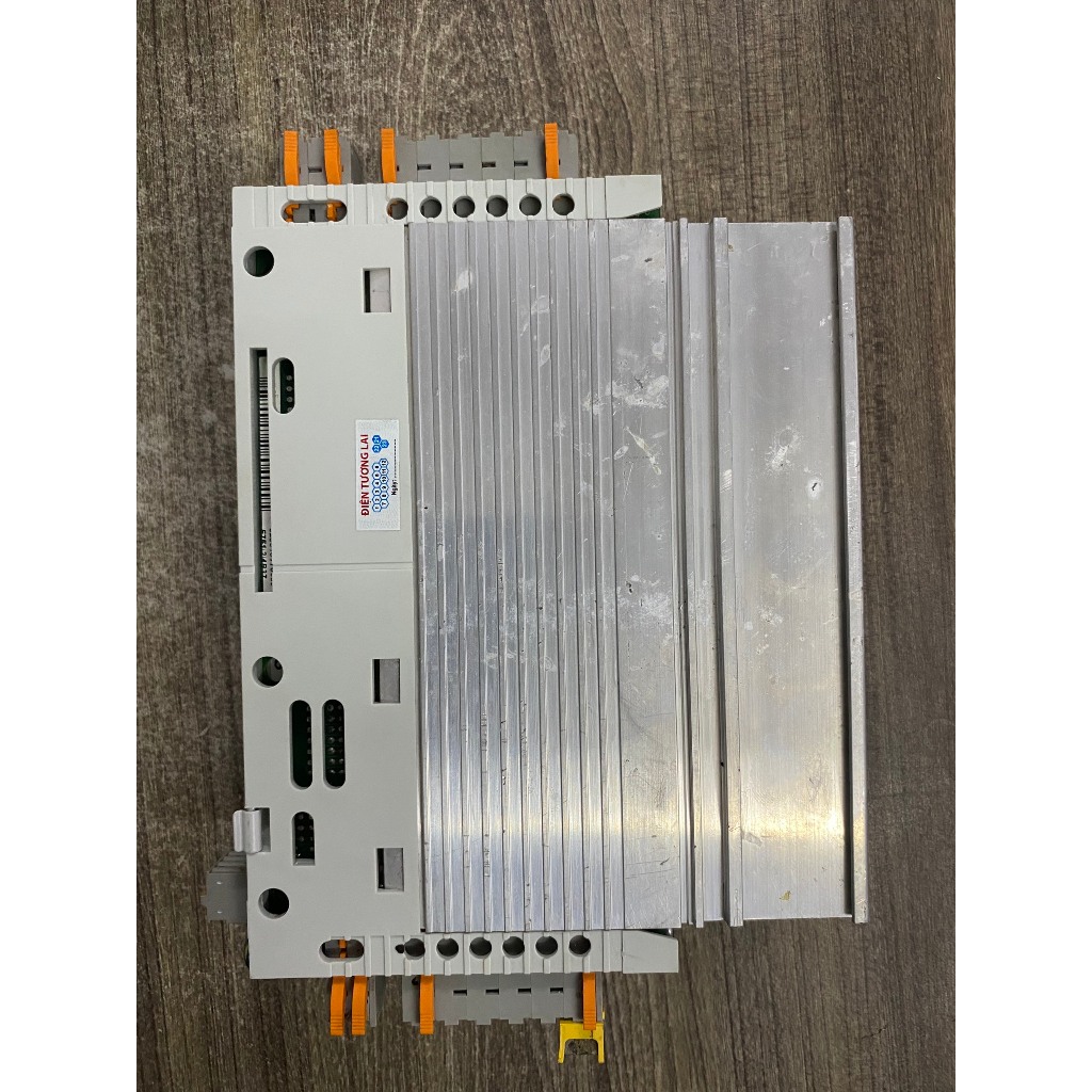 Biến tần  LENZE  8200 vector  nguôn 220VAC công suất 0.75kW tháo máy