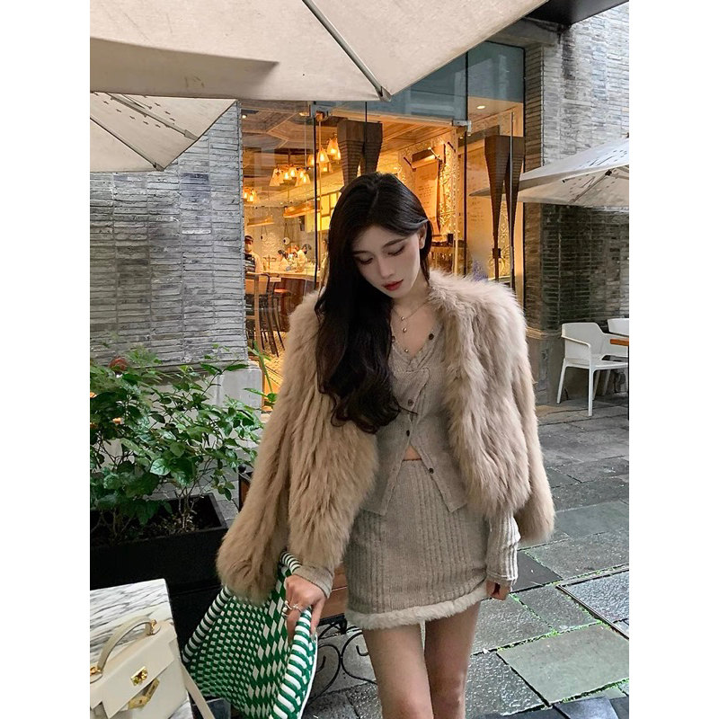 Set áo len dài tay cài cúc xéo + chân đầm cạp cao phối lông