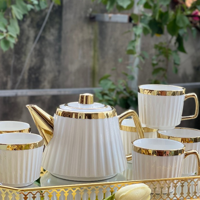 Bộ Ấm Trà Sứ AB FAMILY Màu Trắng Phong Cách Châu Âu Viền Vàng Kèm Khay Sứ Cao Cấp