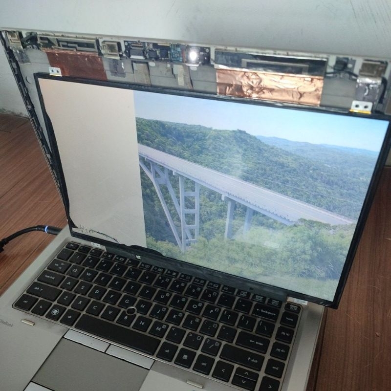 Màn hình laptop cũ lỗi các loại