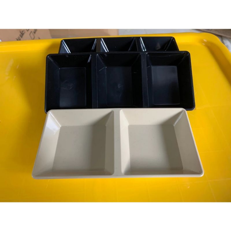 ĐĨA chấm nhựa phíp 2 ngăn, 3 ngăn đen và kem to và bé