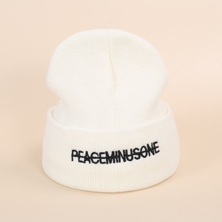Mũ len thêu peaceminusone có dây