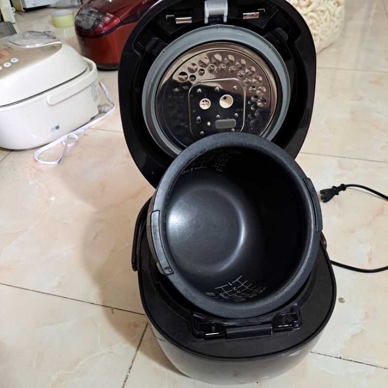 em tiger cao tần1l áp suất 2bi hình thức như ảnh, xoong dầy