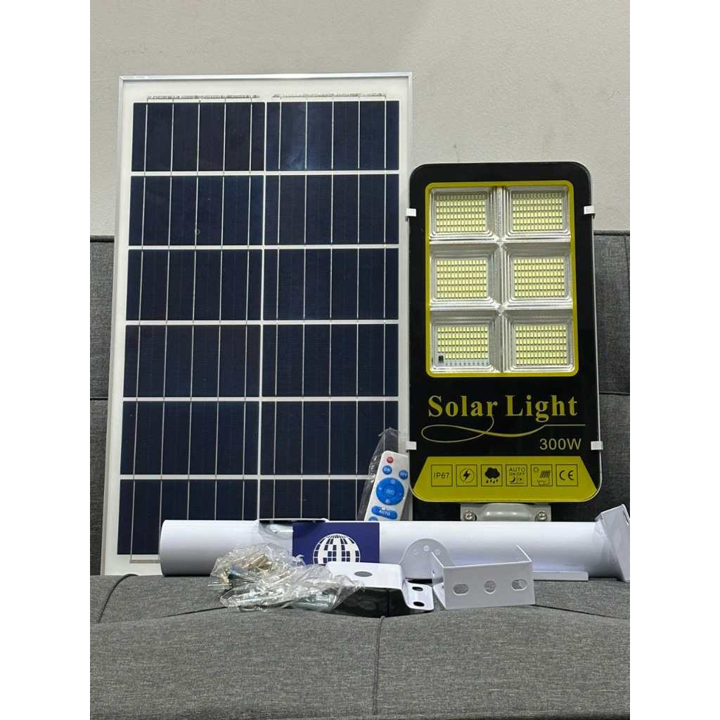Đèn đường năng lượng mặt trời: Công suất 300w bảo hành 24 tháng