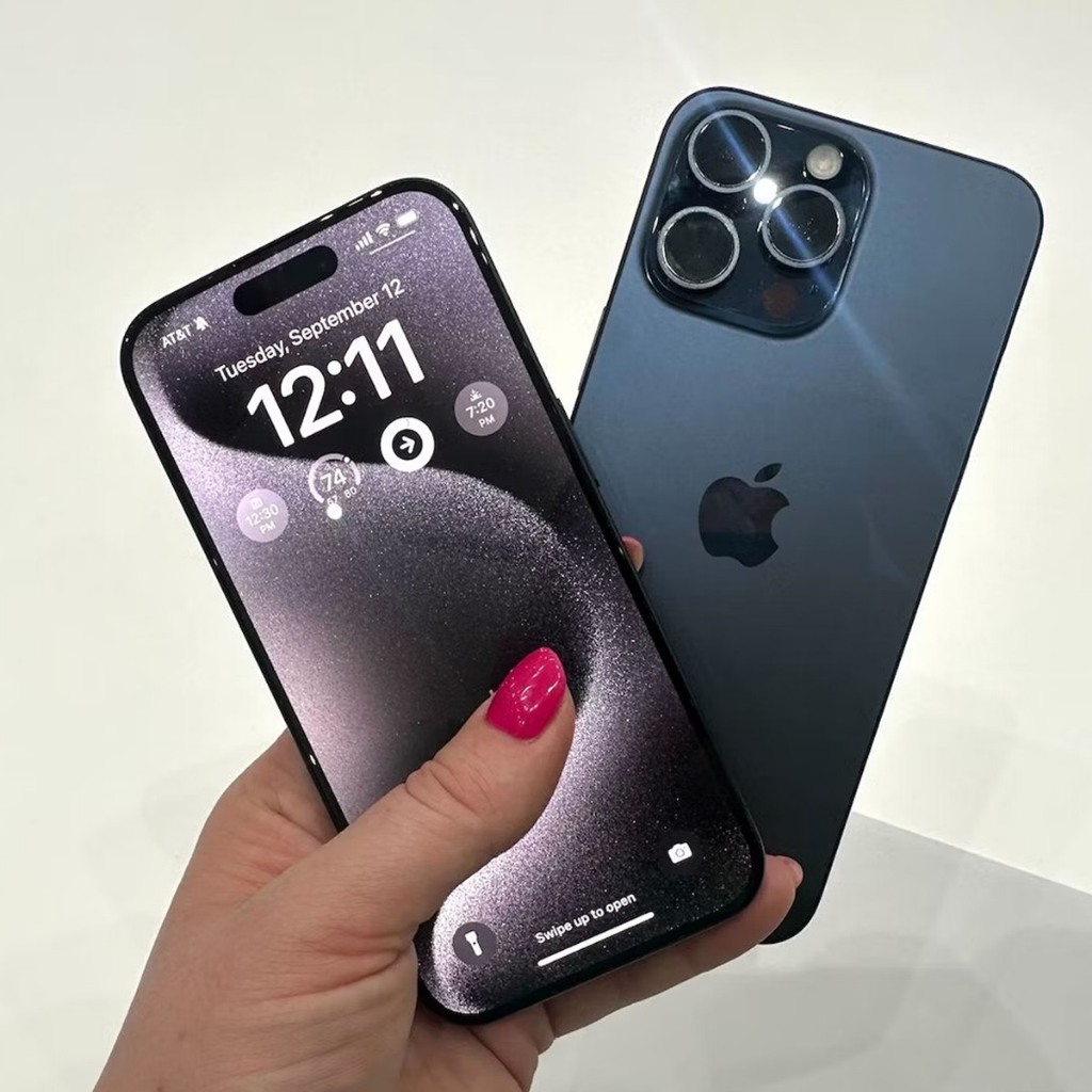 15 PR.m mới ra tặng kèm sạc
