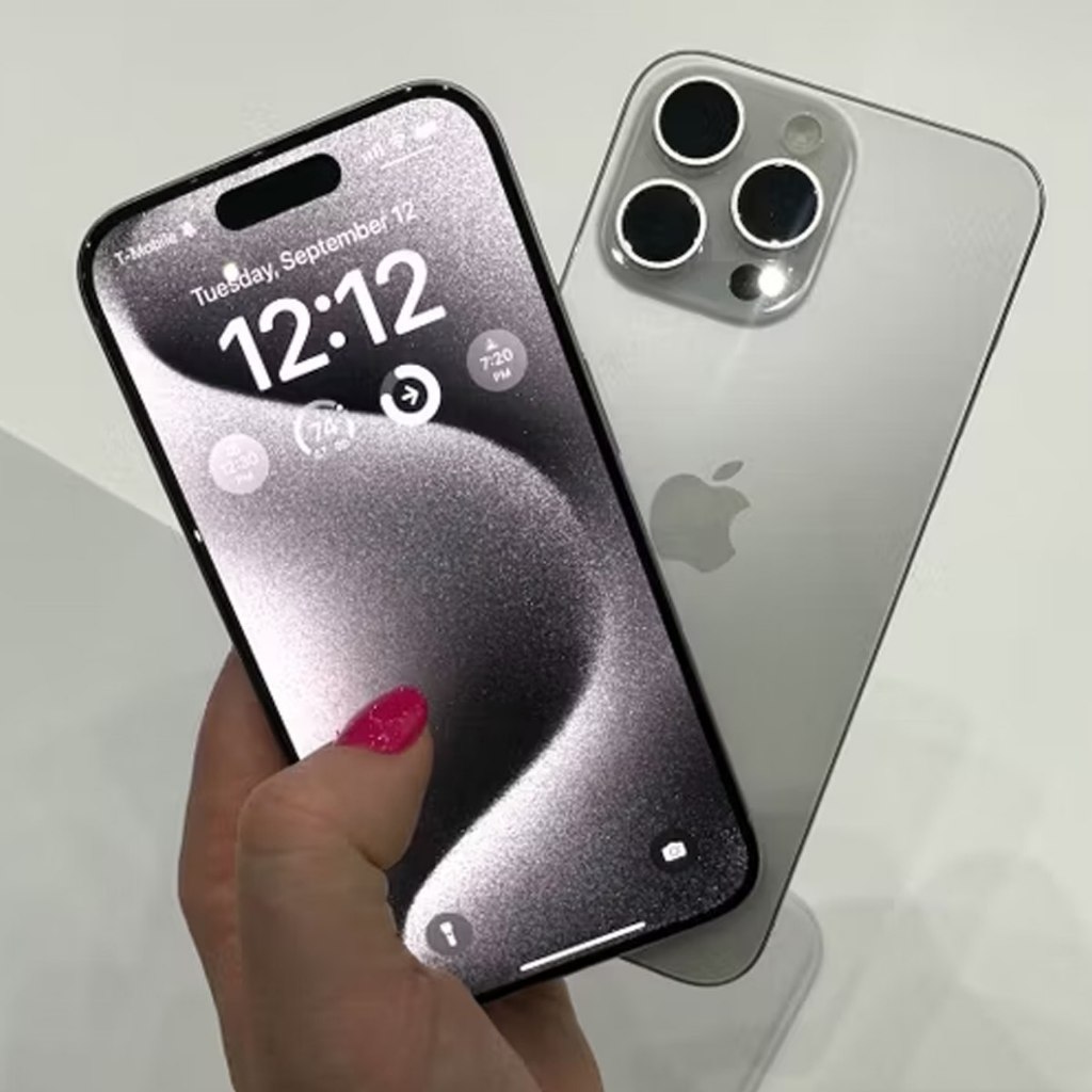 15 PR.m mới ra tặng kèm sạc