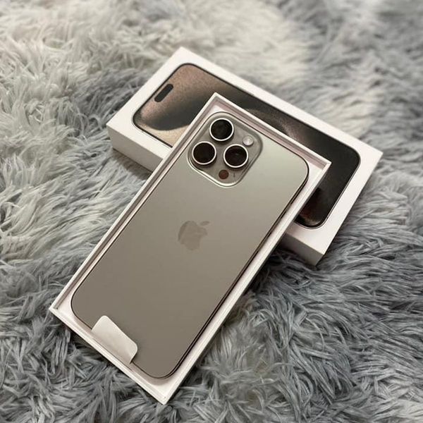 15 PR.m mới ra tặng kèm sạc