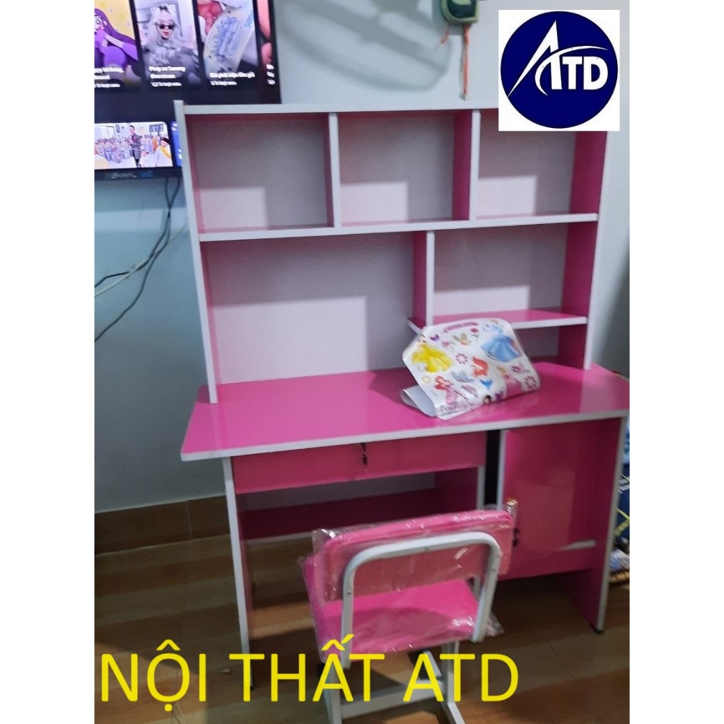 Bàn học sinh đẹp cho bé gái màu hồng ngang 1m 1m2 tặng hình dán đáng yêu
