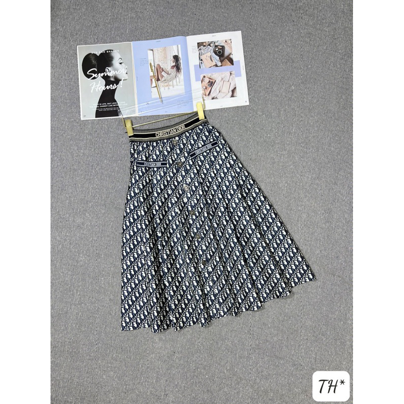 Set váy đì o QC đang hot hit lắm luôn ạ