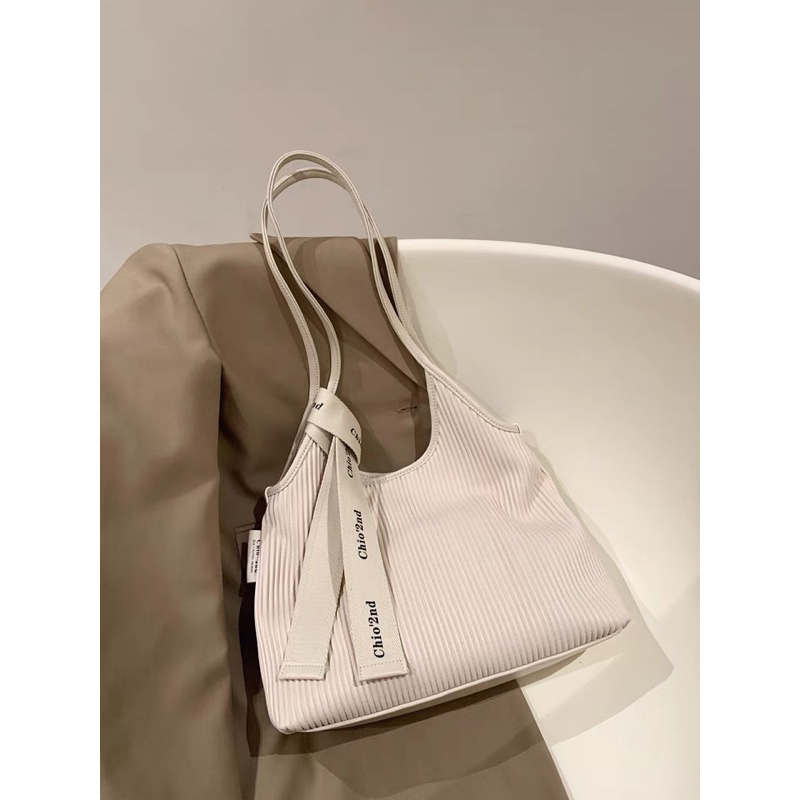 Túi da đeo vai Chio2nd màu trắng thanh lịch có kèm dây buộc