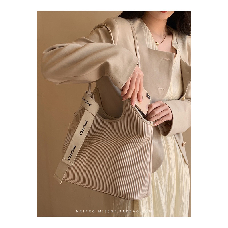 Túi da đeo vai Chio2nd màu trắng thanh lịch có kèm dây buộc