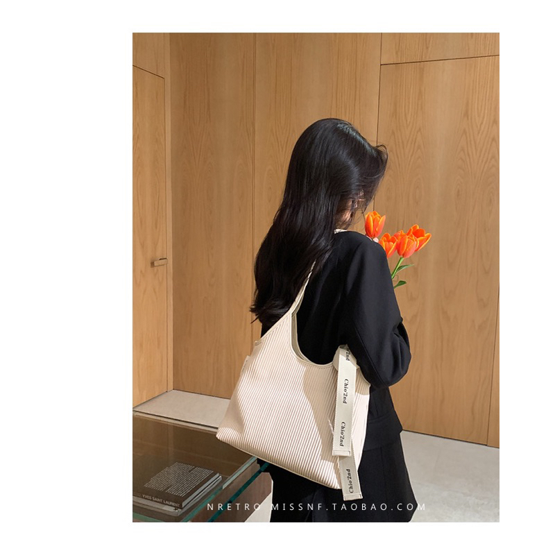 Túi da đeo vai Chio2nd màu trắng thanh lịch có kèm dây buộc