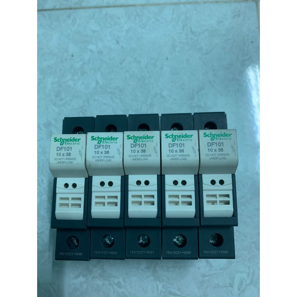 DF101 - Đế cầu chì Schneider 1P 32A 10 X 38 mm DF101 kèm ruột