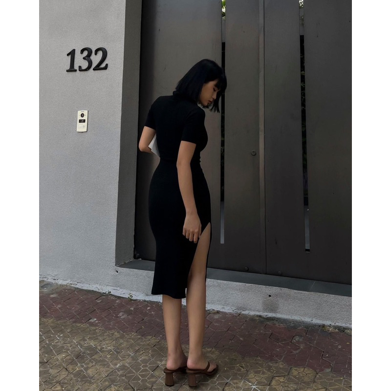 Đầm body xẻ đùi Tachichu mới 99%