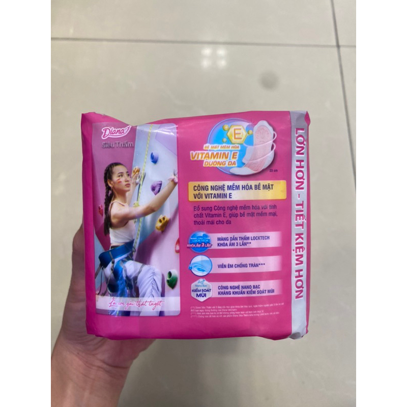 Băng Vệ Sinh Ban Ngày Diana Siêu Thấm Siêu Mỏng Cánh 23cm 20 Miếng