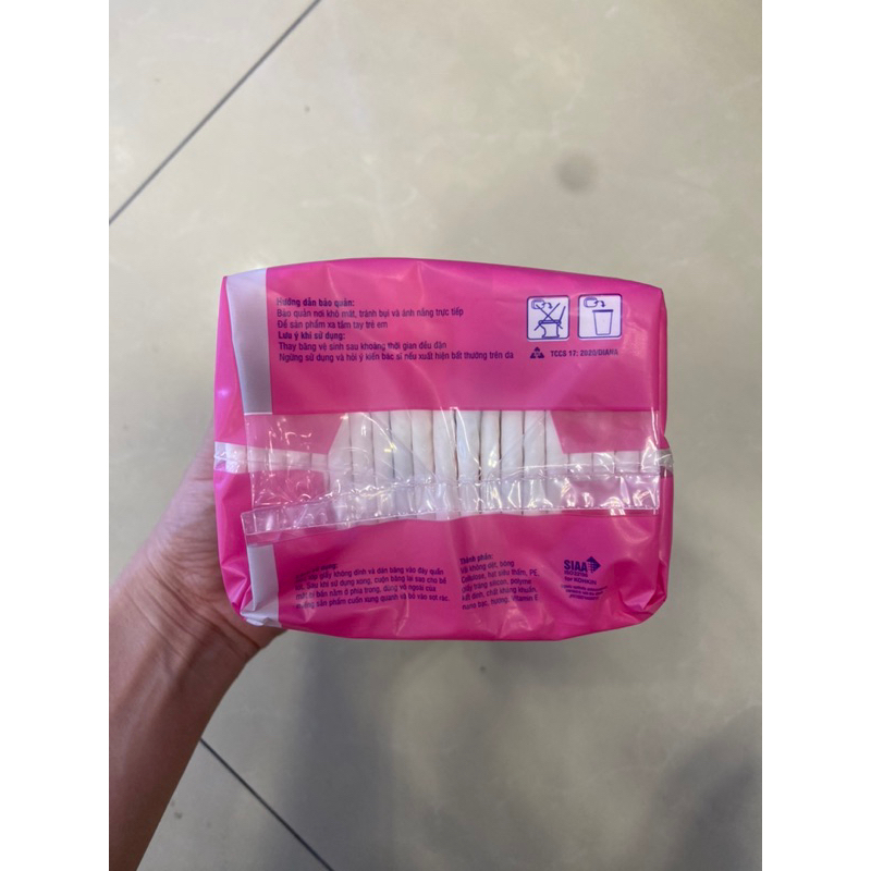 Băng Vệ Sinh Ban Ngày Diana Siêu Thấm Siêu Mỏng Cánh 23cm 20 Miếng