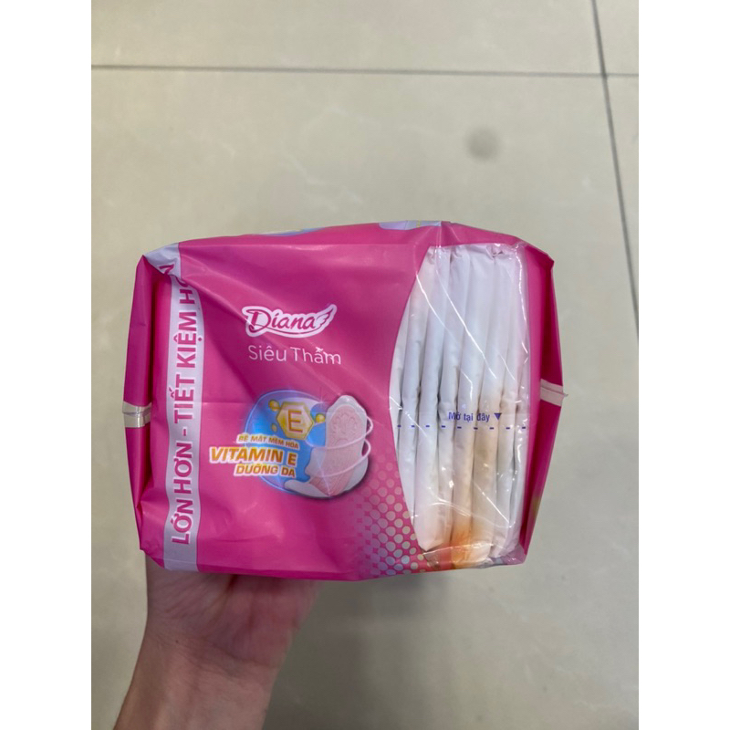 Băng Vệ Sinh Ban Ngày Diana Siêu Thấm Siêu Mỏng Cánh 23cm 20 Miếng