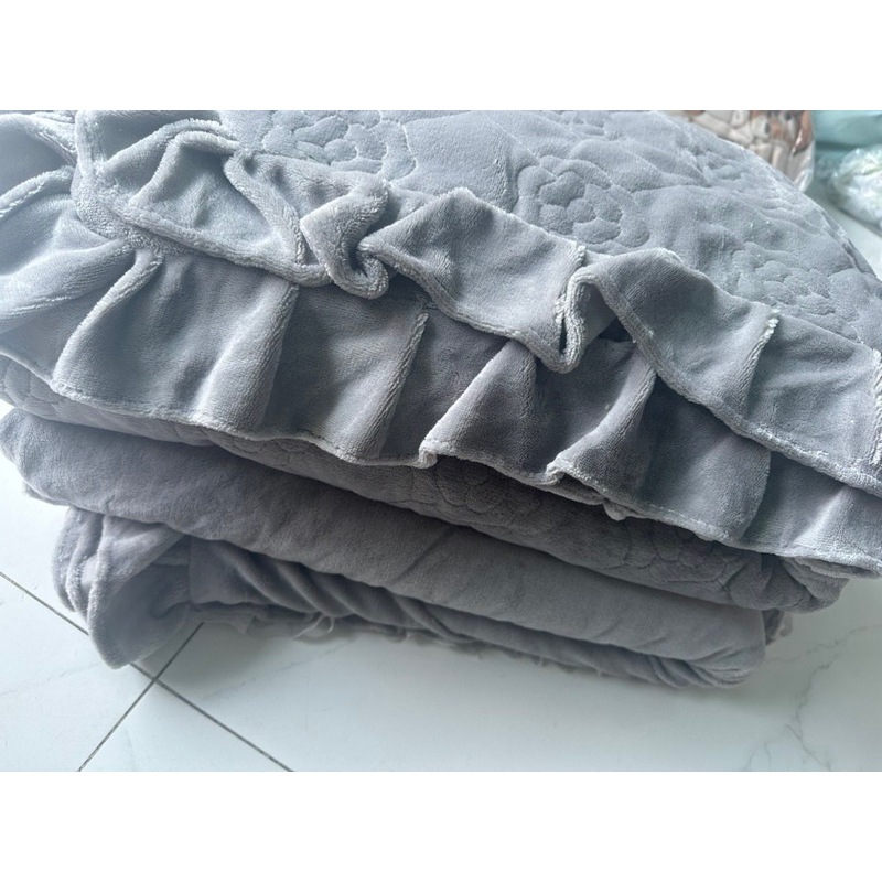 Bộ chăn ga nỉ bèo ren điệu đà