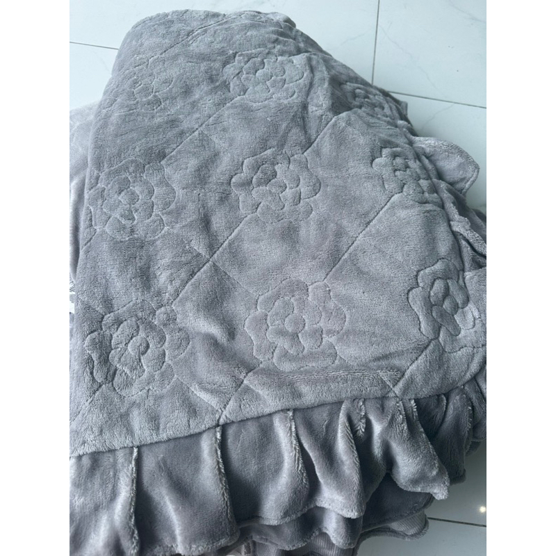 Bộ chăn ga nỉ bèo ren điệu đà