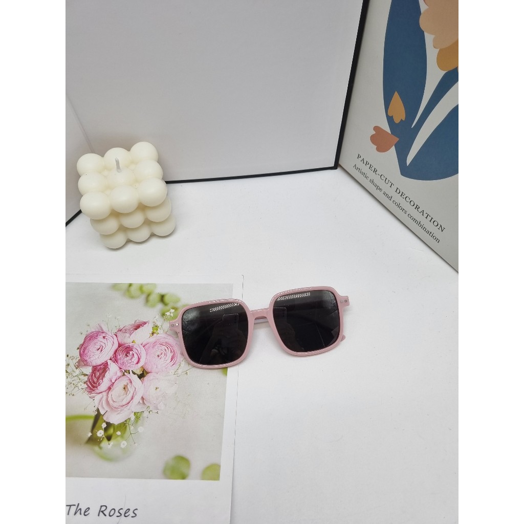 Kính mát sắc màu cho bé trai bé gái 2-7 tuổi nhiều màu sắc dễ thương 1006 kèm bao da khăn lau