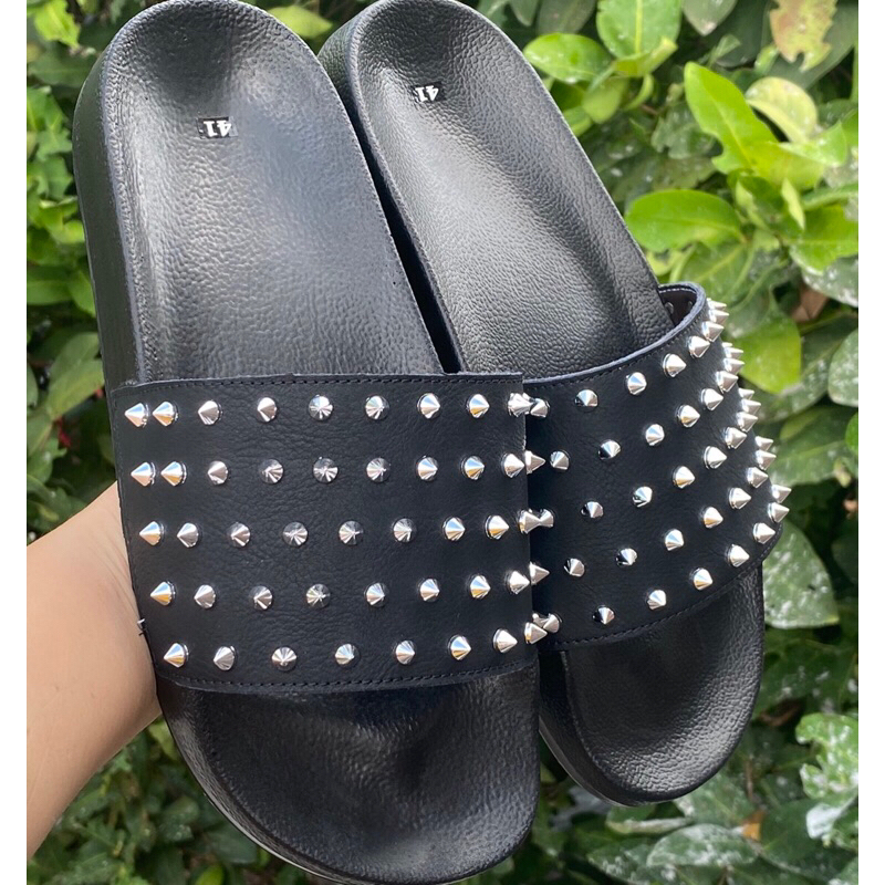 Dép lê quai ngang nam quai da,dép khoá đồng chéo,dép đinh thời trang hottren cá tính.Đế siêu êm chống trơn...