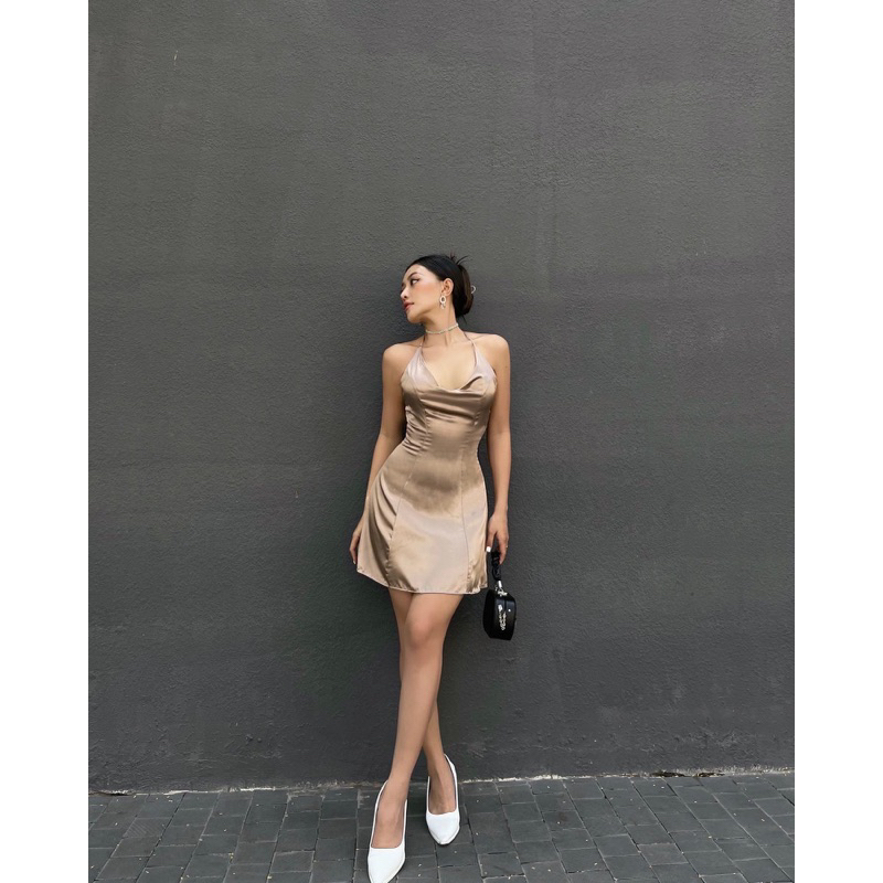 Đầm lụa cổ tim form ngắn