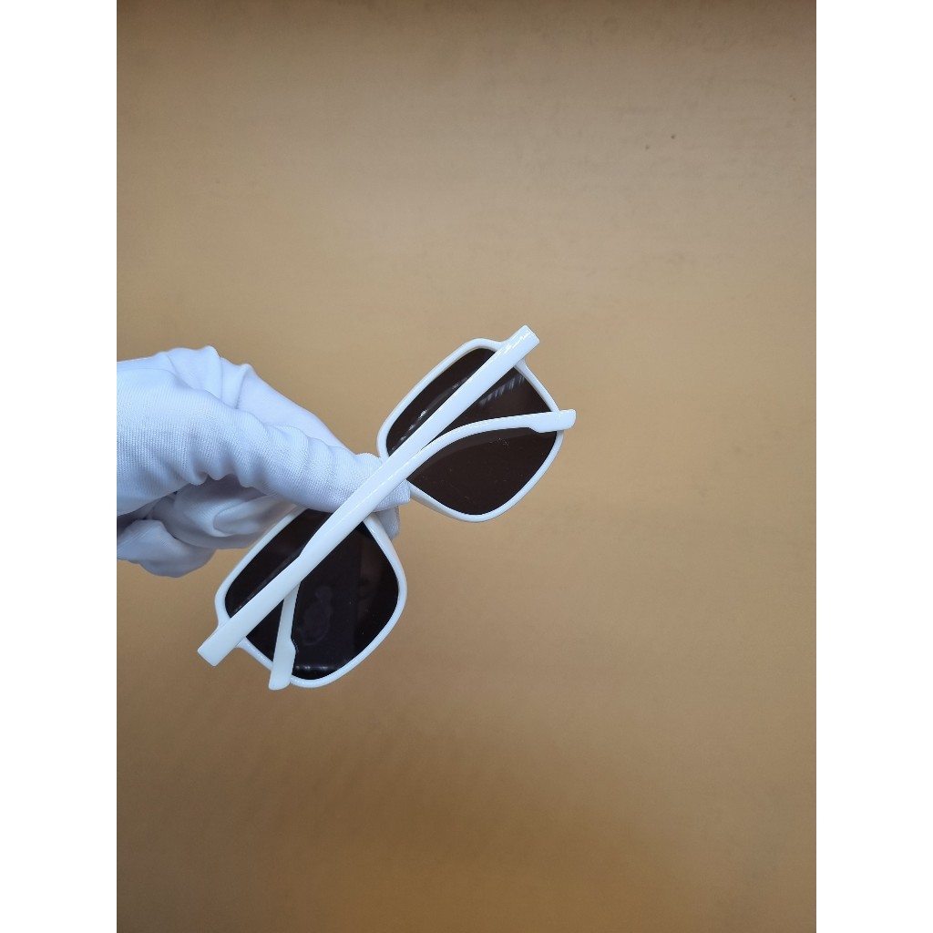 Kính mát sắc màu cho bé trai bé gái 2-7 tuổi nhiều màu sắc dễ thương 1006 kèm bao da khăn lau