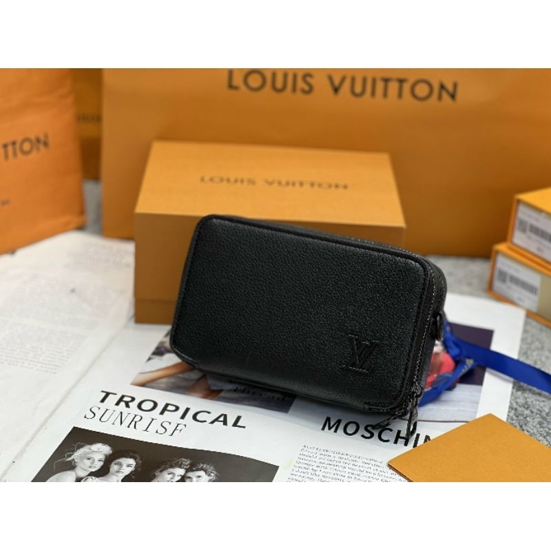 Túi đeo chéo nam LV Alpha chất da taiga sz18cm cực cá tính kèm hộp hãng