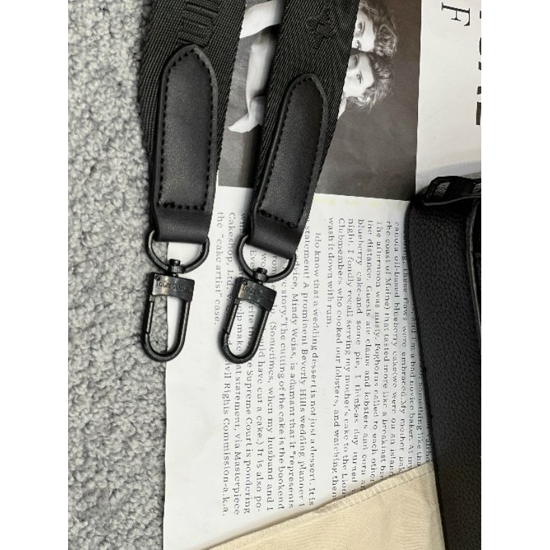 Túi đeo chéo nam LV Alpha chất da taiga sz18cm cực cá tính kèm hộp hãng