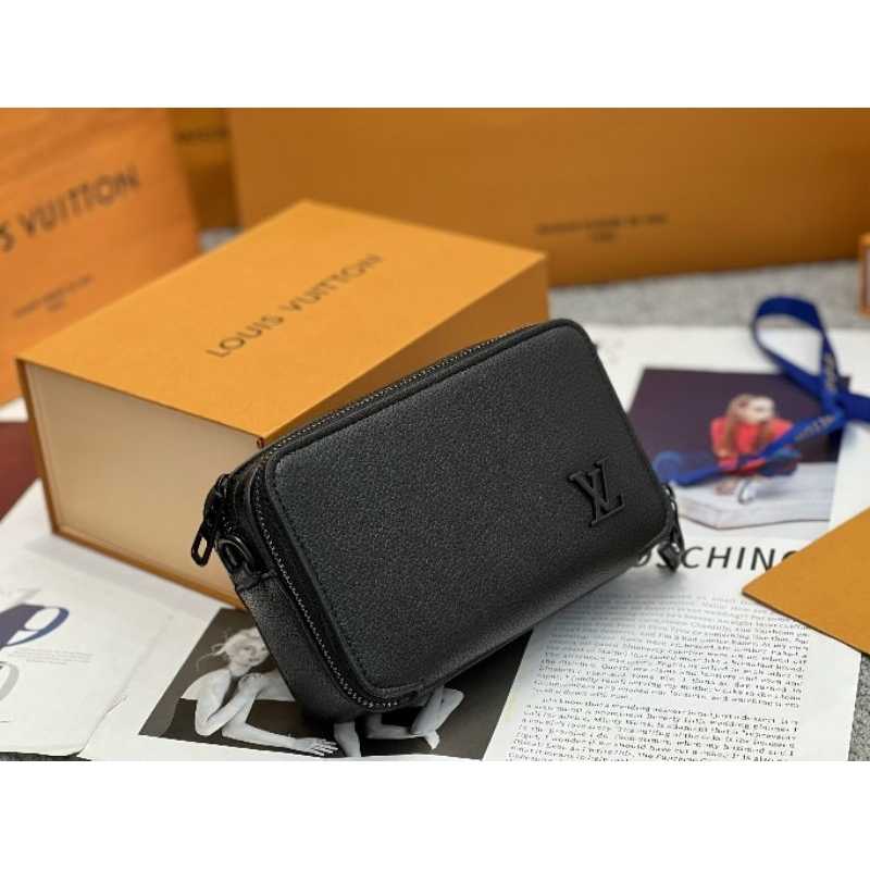 Túi đeo chéo nam LV Alpha chất da taiga sz18cm cực cá tính kèm hộp hãng