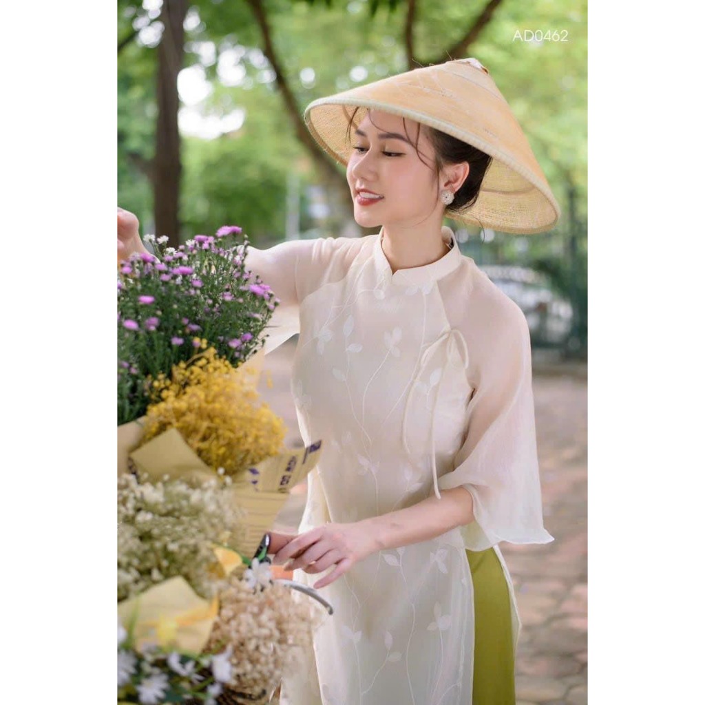 Set áo dài hoa thêu phối quần xanh