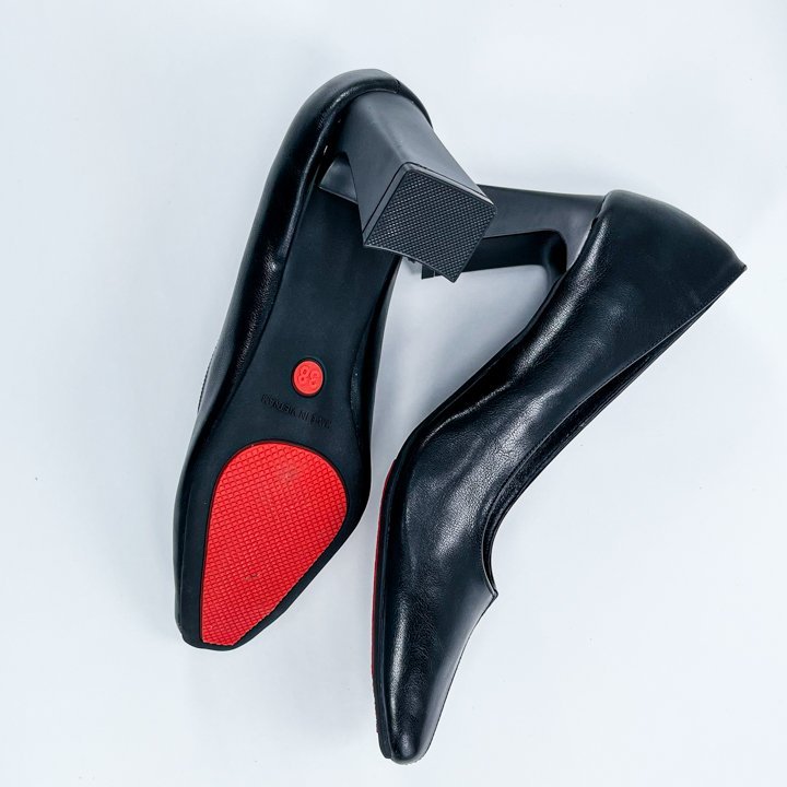 Giày Cao Gót , Chính Hãng 2Tfashion Feet, Mũi Vuông Với Thiết Kế Xẻ V Tinh Tế, Gót Vuông Cao 8.5cm - HCG009