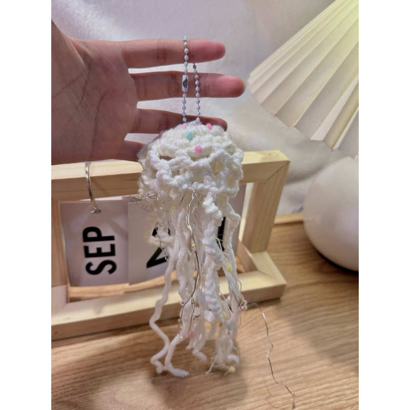 Móc khoá len jellyfish con sứa len ,đèn sứa len handmade