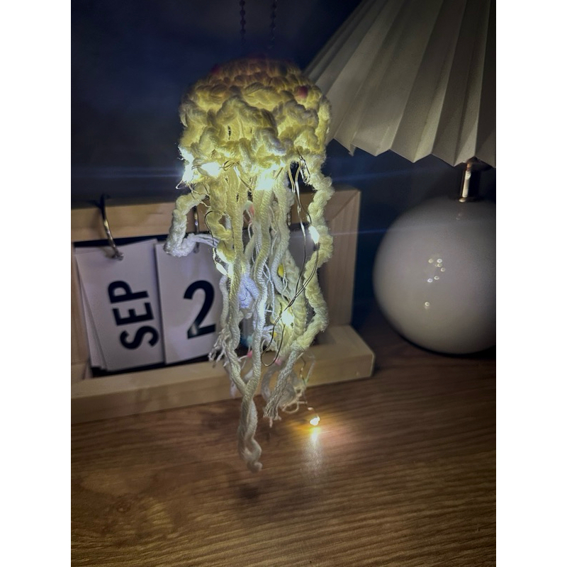 Móc khoá len jellyfish con sứa len ,đèn sứa len handmade