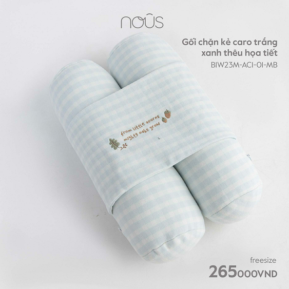 Gối chặn Nous kẻ caro thêu họa tiết cho bé