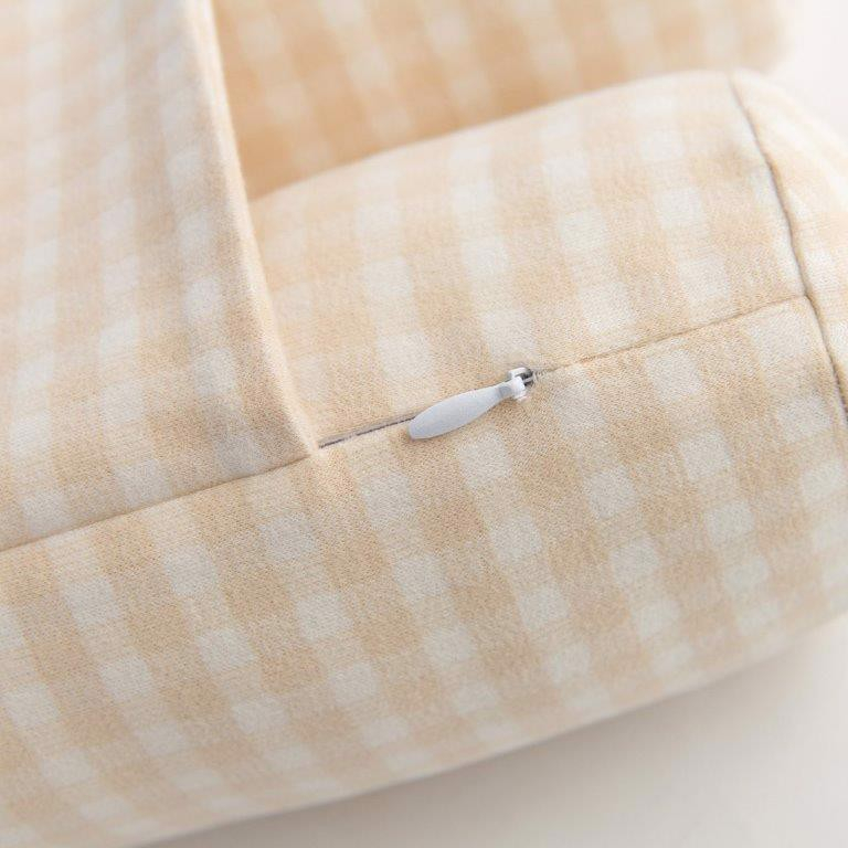 Gối chặn Nous kẻ caro thêu họa tiết cho bé