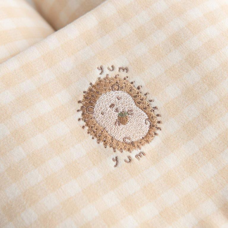 Gối chặn Nous kẻ caro thêu họa tiết cho bé