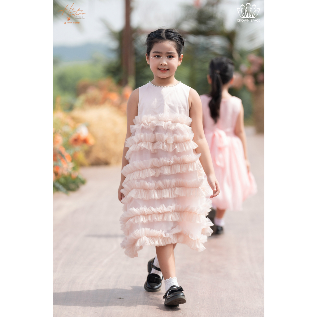 Váy Công Chúa Dáng Dài Kết Hợp Họa Tiết Hoa Xếp Tầng Crown Space Đính Đá Cổ CKGS3832029