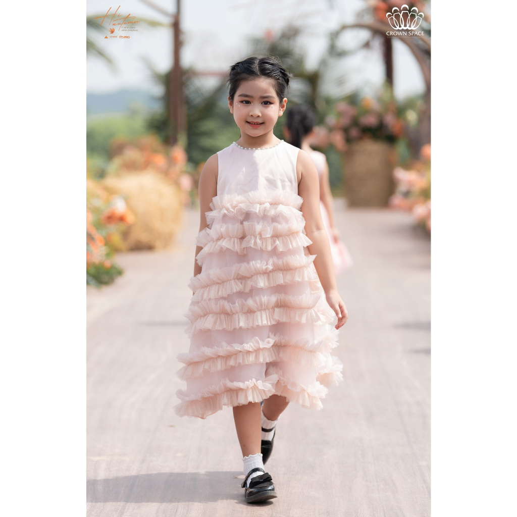 Váy Công Chúa Dáng Dài Kết Hợp Họa Tiết Hoa Xếp Tầng Crown Space Đính Đá Cổ CKGS3832029