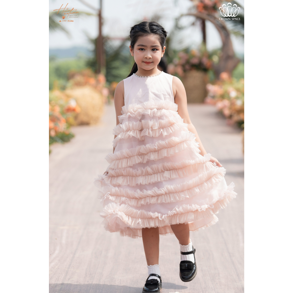 Váy Công Chúa Dáng Dài Kết Hợp Họa Tiết Hoa Xếp Tầng Crown Space Đính Đá Cổ CKGS3832029