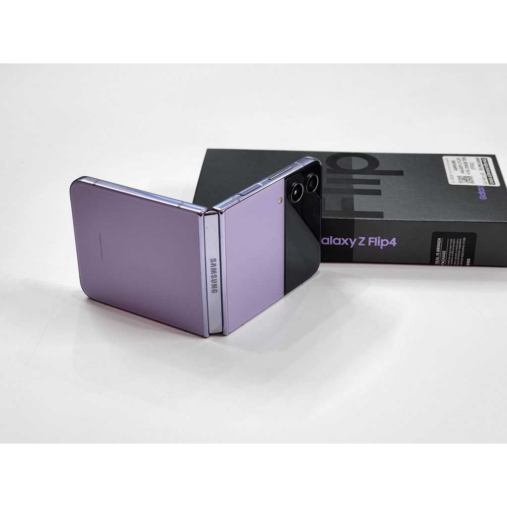 ĐT Samsung Z Flip 4 - bản 5G hàng cũ còn đẹp lắm nha,có đi kèm cáp sạc máy bảo hành 12 tháng còn nguyên zin