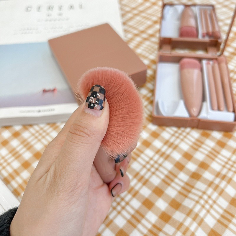 Hộp cọ trang điểm mini 5 cây kèm gương