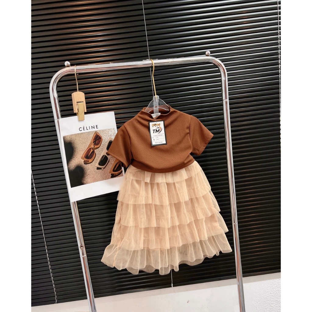 Set áo nâu chân váy voan tầng tầng bé gái