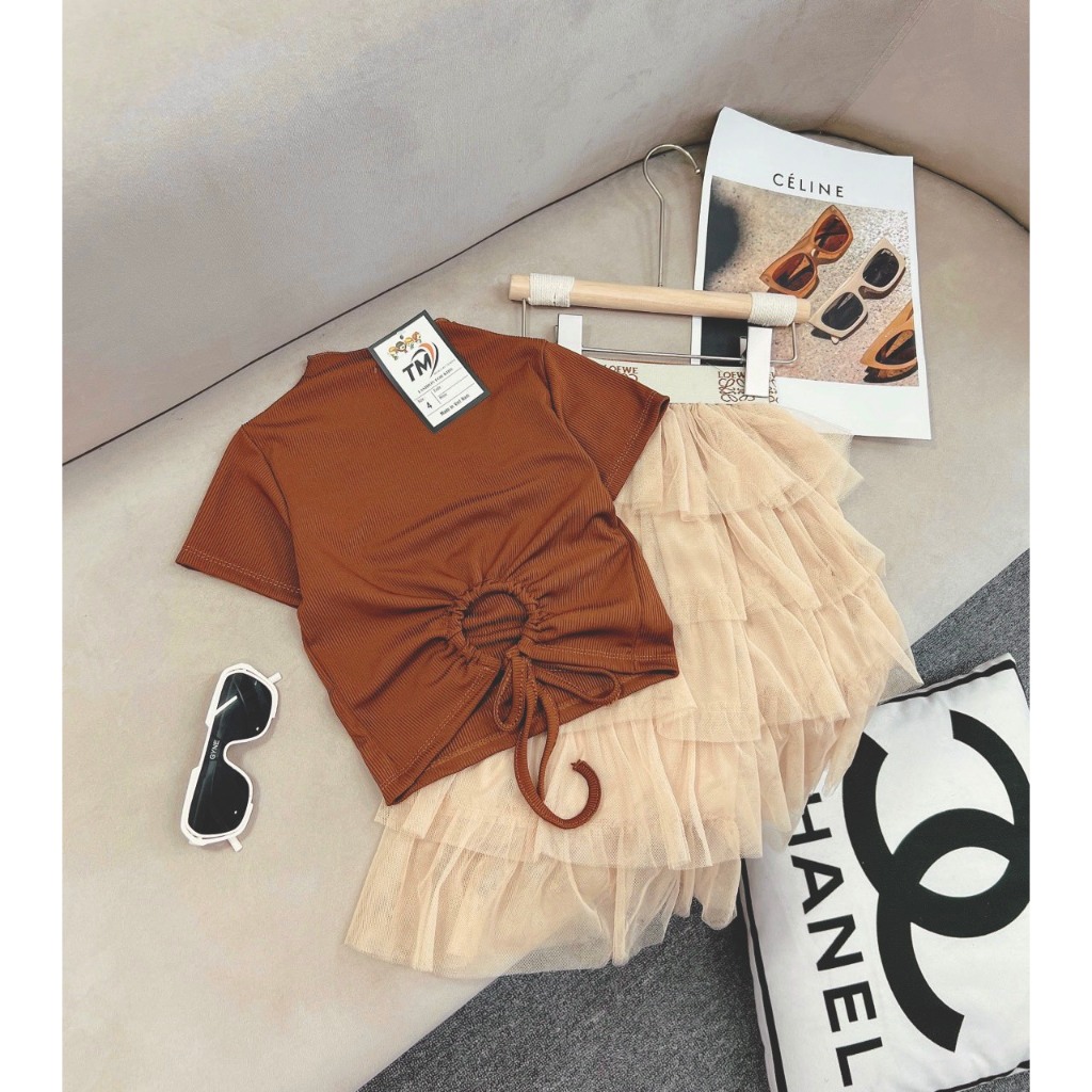 Set áo nâu chân váy voan tầng tầng bé gái