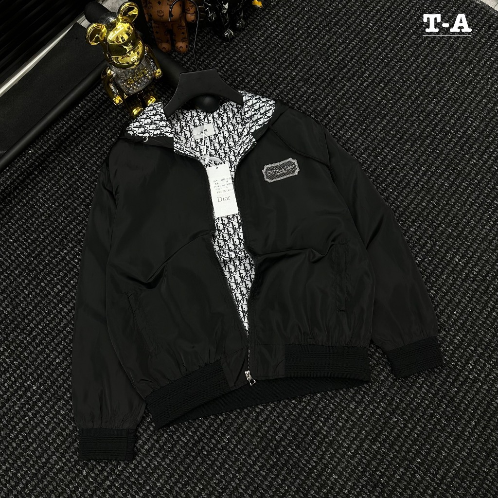 Áo Khoác Phối Khoá Zip Viền Thêu Chữ DIO - Áo Khoác Vân Logo DIO Cao Cấp