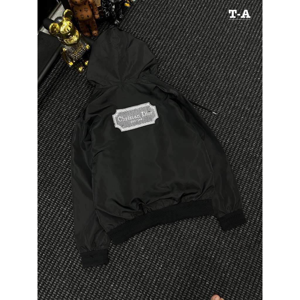 Áo Khoác Phối Khoá Zip Viền Thêu Chữ DIO - Áo Khoác Vân Logo DIO Cao Cấp